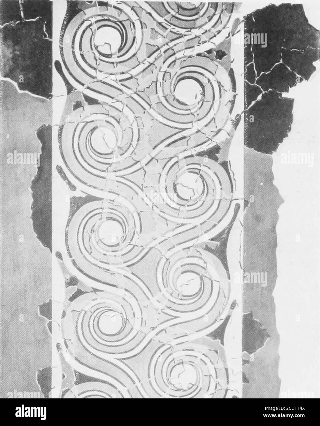 . Il palazzo di Minos : un resoconto comparativo delle fasi successive della prima civiltà cretese come illustrato dalle scoperte di Cnosso . ns sparato con bianco cristallino e identico a quello ancora ottenuto dalle cave del vicino Kakon Oros (Fig. 268). Sia la forma alta di queste basi che il loro materiale policromo sono caratteristici del precedente stile architettonico minoico medio ed è possibile che queste, insieme ad un altro trovato in posizione nella vicina EastPortico, possano essere state prese in consegna dall'edificio precedente.^ le basi di colonna più piccole di stato variegato Foto Stock