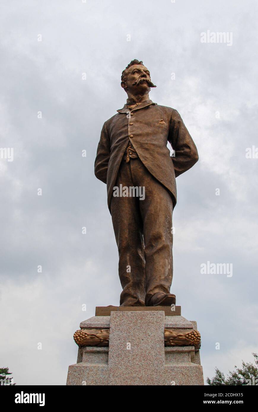 Intra / Italia - Settembre 2012: Il monumento al P. Felice Cavallotti italiano (1842-1898), nel 'Parco Cavallotti' a Verbania-Intra Foto Stock
