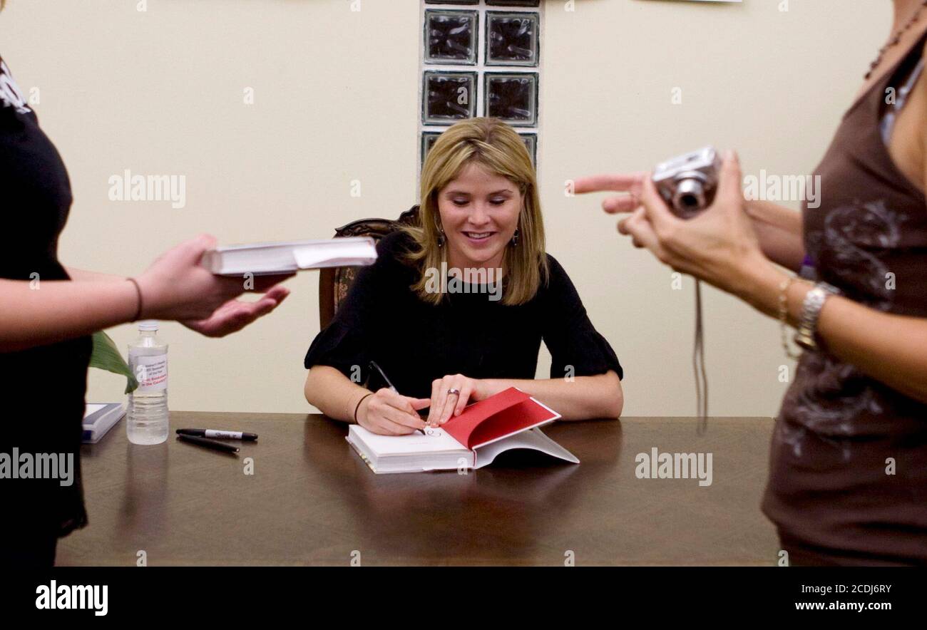 Austin, TX 17 ottobre 2007: Jenna Bush firma copie del suo nuovo libro 'Ana's Story: A Journey of Hope', su un teen HIV-positivo a Panama, presso una libreria di Austin. ©Bob Daemmrich/ Foto Stock