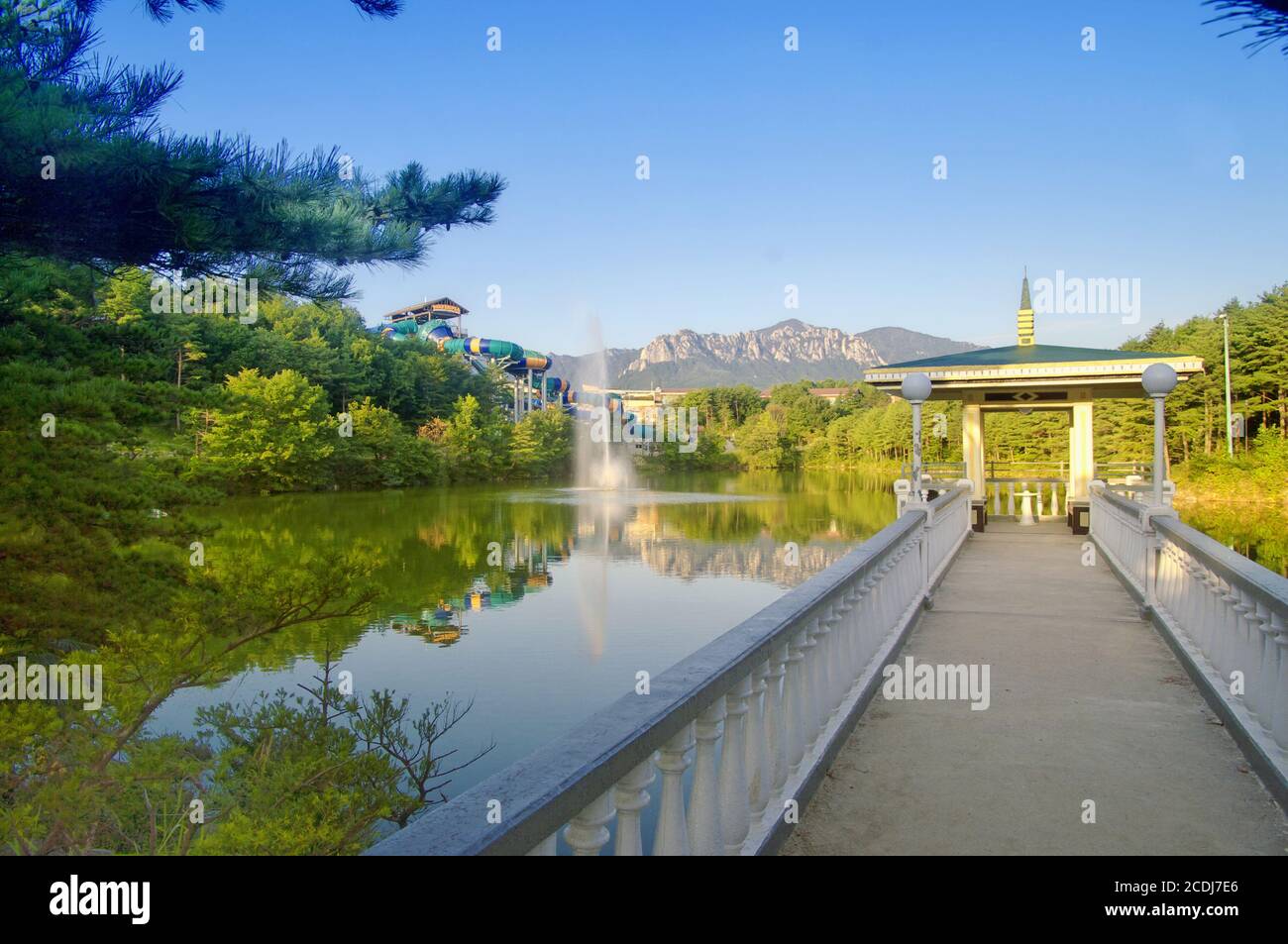 lago artificiale con fontana Foto Stock