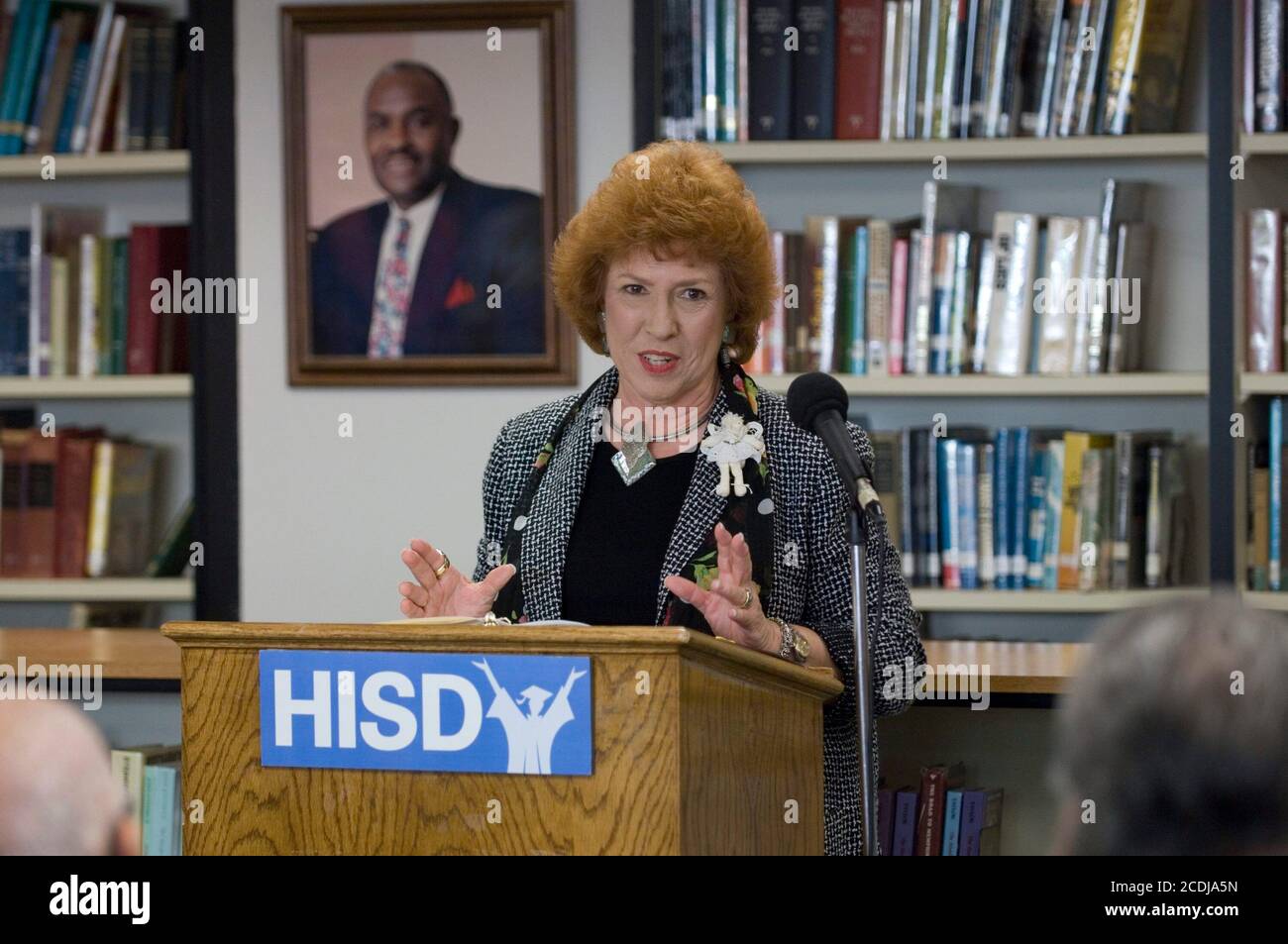 Houston, TX 23 maggio 2007: Il commissario per l'Educazione del Texas Shirley Neeley parla ad una conferenza stampa alla storica Black Worthing High School per annunciare le sovvenzioni per la fondazione dell'istruzione con l'obiettivo di migliorare i punteggi dei test in quattro campus indipendenti del distretto scolastico di Houston. ©Bob Daemmrich Foto Stock