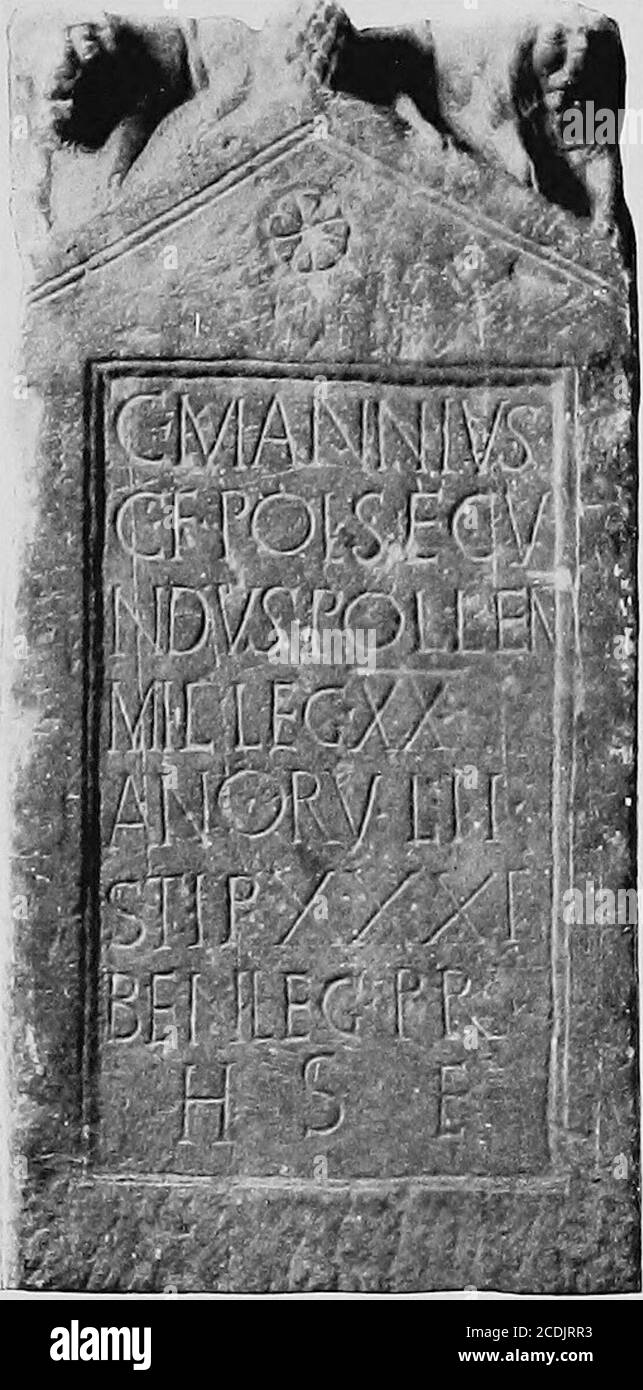 . Inghilterra, dai primi tempi alla Grande carta . l'occupazione romanica della Gran Bretagna, specialmente del nord e dell'ovest della Gran Bretagna, era in gran parte un'occupazione militare. Il centro dell'influenza romana era il campo romano. Nel sud è stato forse diverso. Londra da una data iniziale, se non amunicipium, era un centro commerciale organizzato secondo i theprincìsti solitamente adottati dalle città commerciali romane eindipendente ad una grande estensione dell'esercito. Luoghi come Veru-lamium, CaUeva Atrebatum (Silchester), e Camulodunumerano capitali cantonali che doveva Uttle della loro importanceto l'elefante militare Foto Stock