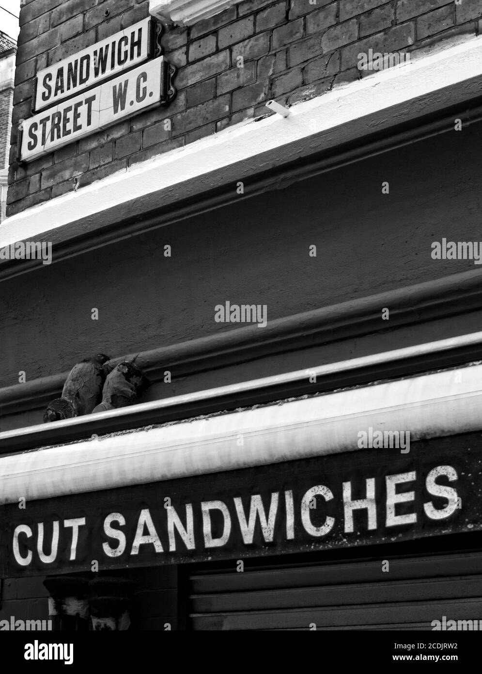 Chiuso Sandwich Shop in Sandwich Street Fitzrovia Londra chiuso a causa della chiusura di Corona-Virus uffici e aziende locali. 28/08/2020 Foto Stock
