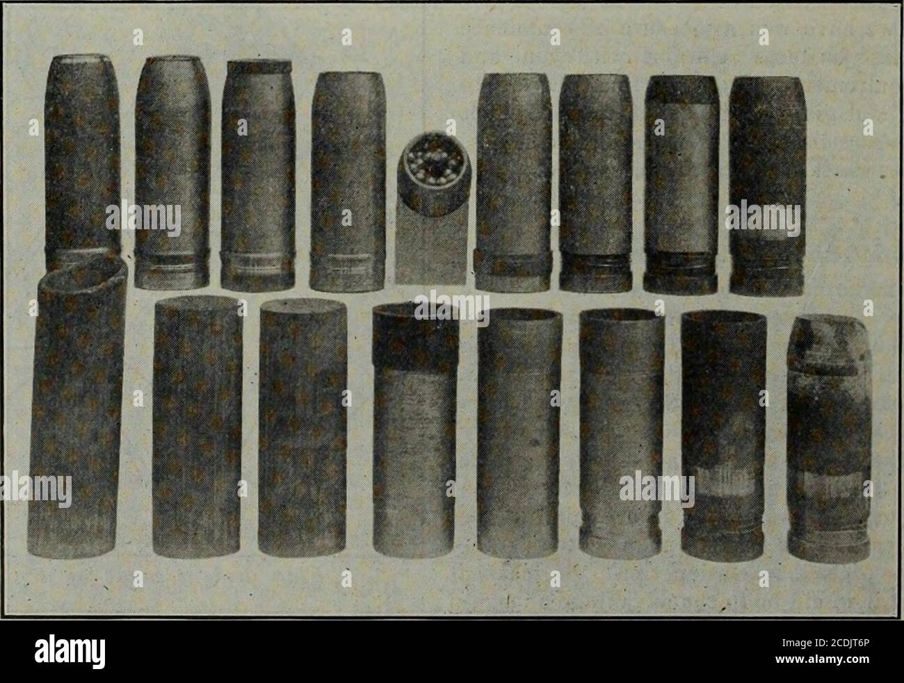 . Hardware merchandising marzo-giugno 1915 . ete l'asserzioneche la crisi è passata e che il Canada forindustrial thefuture motto sarebbe quello di catturare il nemico s trade.Broadcast pubblicità in quest'ultima direzione seguita, ma se ciò che iseverybodys business è nobodys busi-ness, o altrimenti, risultati sono stati nil, o meglio deludente. Acquisizione di Enemy Trade. A questo proposito, il Canada non è stato colpevole di quella che potrebbe essere definita un peccato di omissione che la Vecchia Terra o grazie agli Stati Uniti, e questo ci porta a toremark che, dopo tutto, lo slogan cap-ture il commercio di enemys, è stato a gran lunga un gran numero Foto Stock