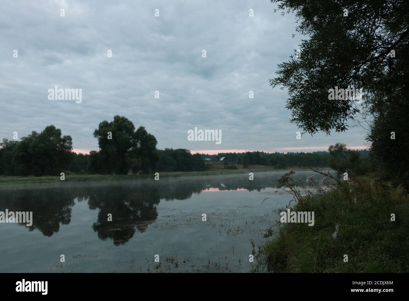 Vista sul fiume Mosca la mattina presto Foto Stock