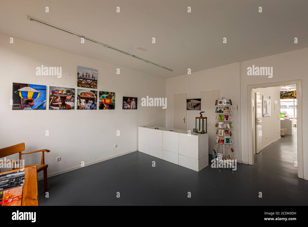 Verwirrung und Verwirklichung - Foto di Georg Berg nella Galerie Judith Dielaemmer a Grevenbroich, Germania Foto Stock