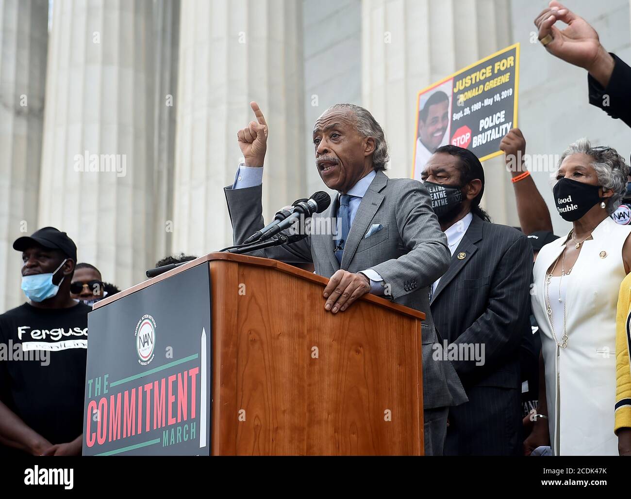 Washington, Stati Uniti. 28 Agosto 2020. Il Rev. Al Sharpton fa commenti durante il 'Commitment March: Get Your Knee off our necks' Civil rights rally a Washington, DC, il 28 agosto 2020. Il 2020 marzo di Washington si celebra il 57° anniversario della marcia storica del Dr. Martin Luther King, quando ha tenuto il suo discorso "ho un sogno". Foto di Oliver Douliery/UPI Credit: UPI/Alamy Live News Foto Stock