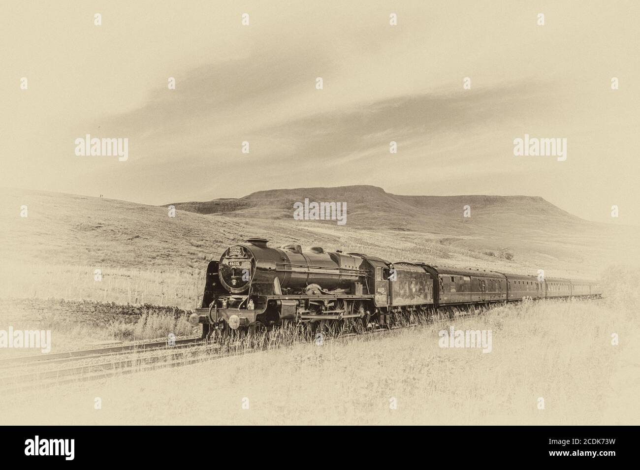 Questa è la LMS Royal Scot Classe 7P 4-6-0 46115 Treno a vapore per passeggeri Scots Guardsman che si avvicina alla vetta di Aisgill sul Accomodati a Carlisle Line Foto Stock