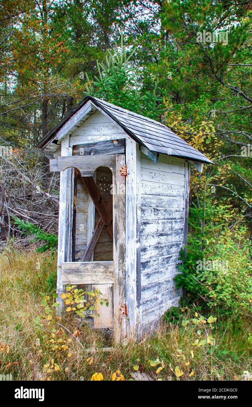 Outhouse dilapido Foto Stock