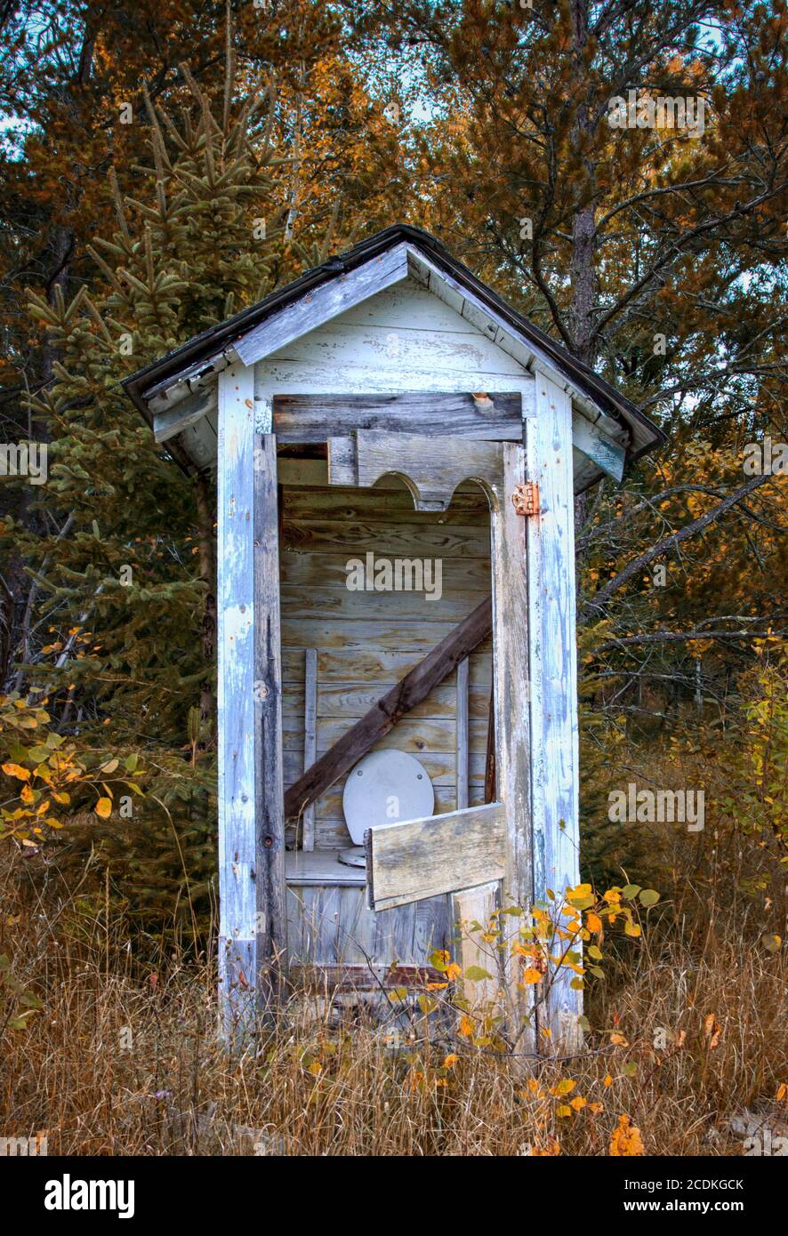Outhouse dilapido Foto Stock
