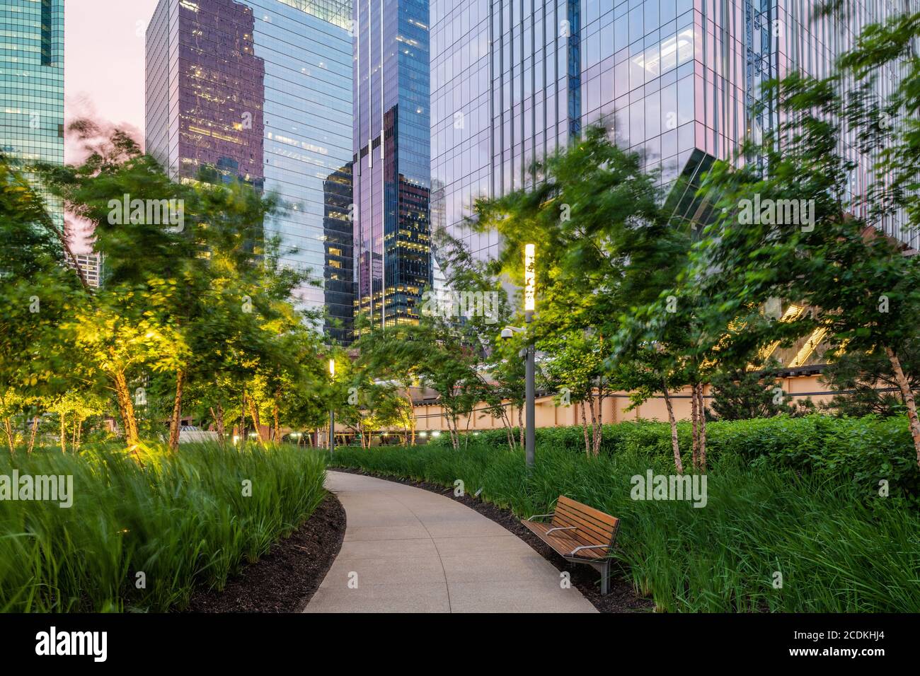 Parco all'esterno di River Point progettato da OJB Landscape Architecture Foto Stock