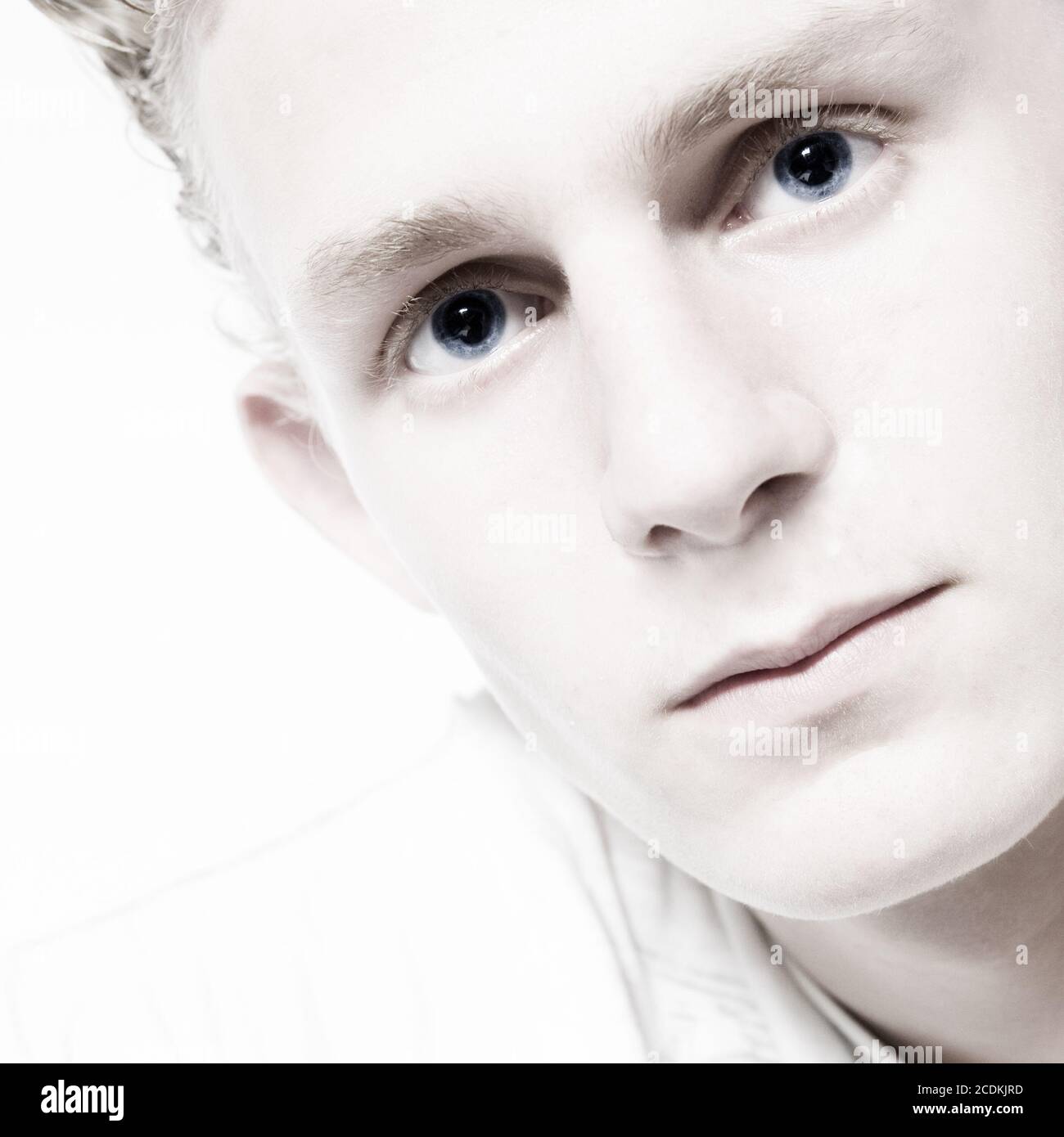 Primo piano ritratto di ragazzo con look da sogno Foto Stock