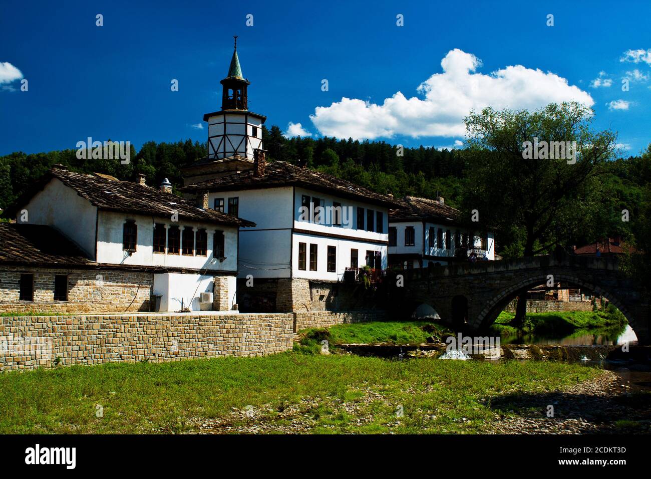 Ponte Vecchio e casa in Tryavna, Bulgaria. Foto Stock