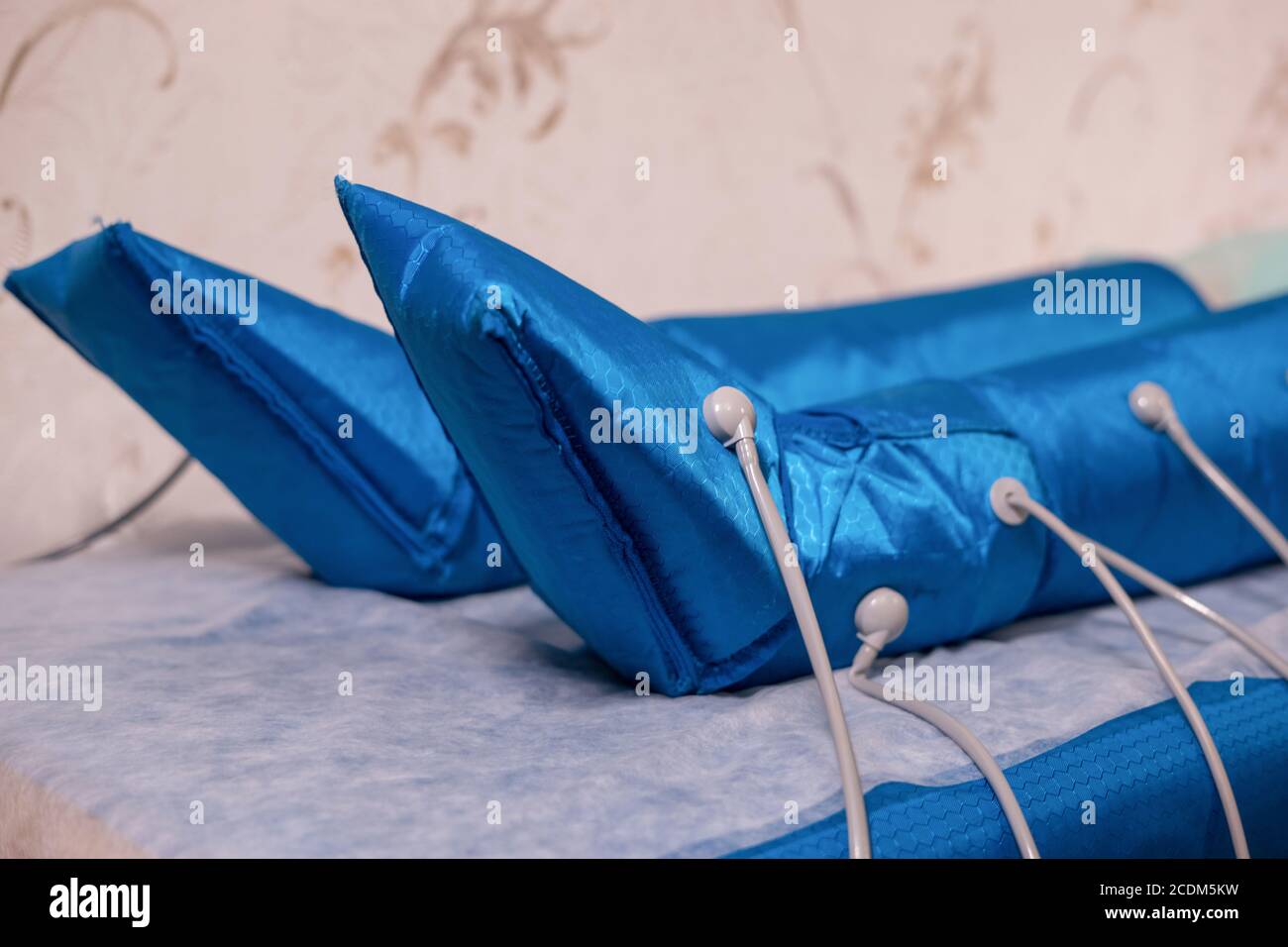 moderna macchina per la pressoterapia medica per il recupero della salute in salone termale Foto Stock