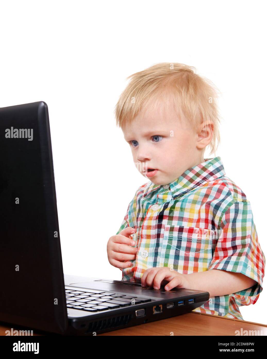 Baby Boy con il computer portatile Foto Stock