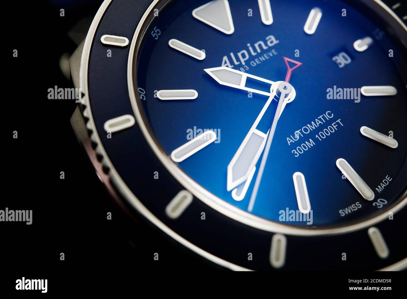 Primo piano e foto artistiche di un'immersione Alpina Seastrong Guarda Foto Stock