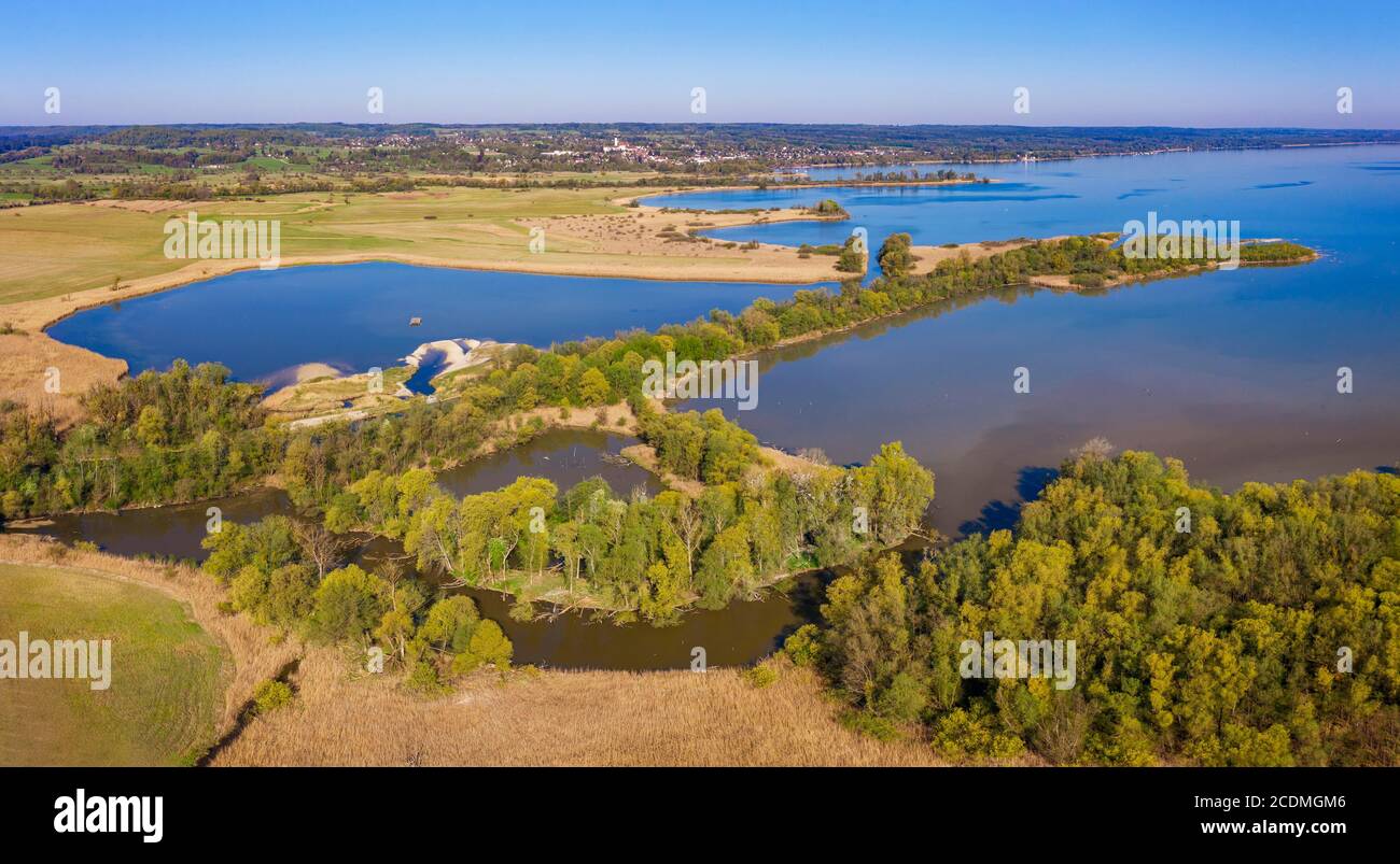 Bocca dell'Ammer nel lago Ammer, riserva naturale lago Ammer riva sud, dietro Diessen, Fuenfseenland, registrazione droni, alta Baviera Foto Stock