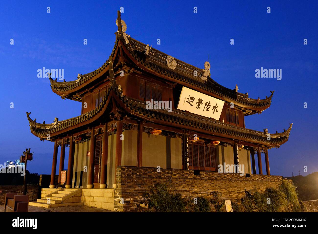 Pan Gate Scenic Area, Pan Gate, Blue Hour, Nantangzhuangcun, Suzhou, Jiangsu Sheng, Cina Foto Stock