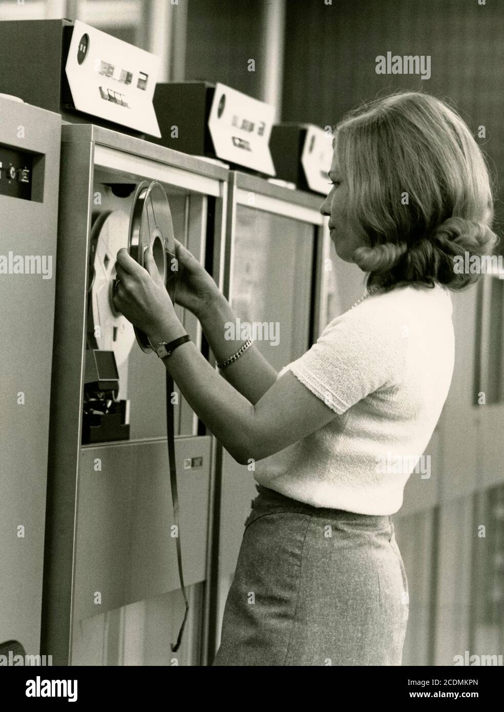 Dispositivo di archiviazione su nastro, unità nastro, computer mainframe IBM 360, Technische Hochschule (oggi Università tecnica), fotografia storica intorno al 1966 Foto Stock