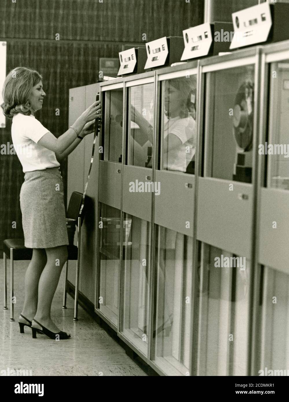 Dispositivo di archiviazione su nastro, unità nastro, computer mainframe IBM 360, Technische Hochschule (oggi Università tecnica), fotografia storica intorno al 1966 Foto Stock