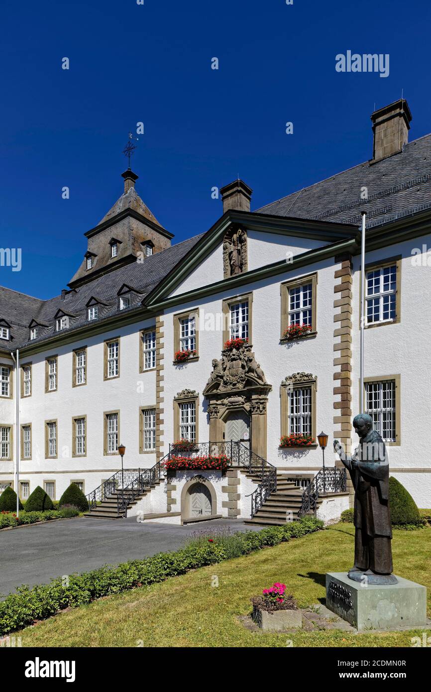 Monastero Grafschaft, barocco, clinica specializzata, fronte a destra Statua di San Carolus anche Karl Borromaeus, centro benessere Grafschaft, distretto di Foto Stock