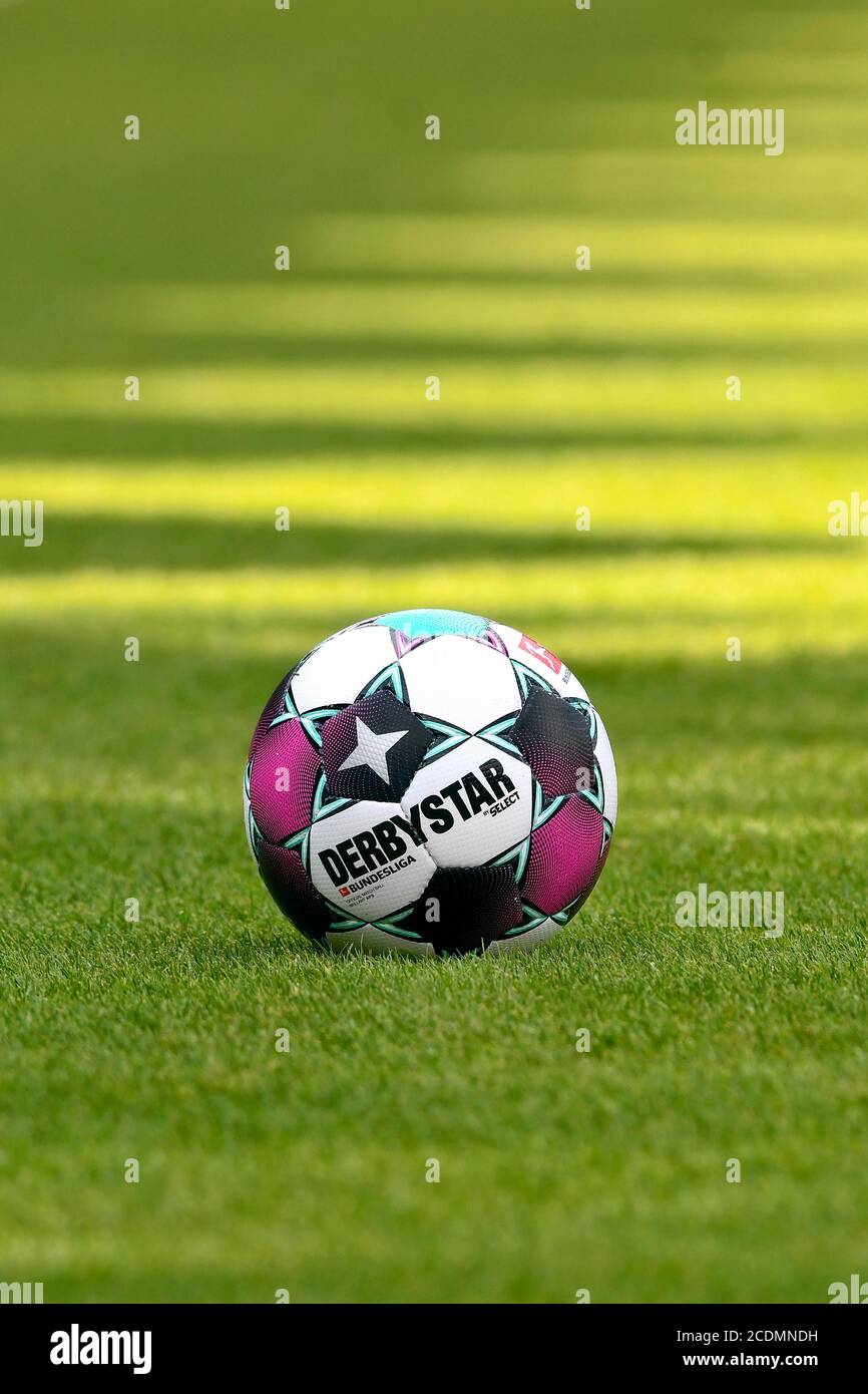 Calcio ufficiale Derbystar, calcio Bundesliga, su erba, Germania Foto Stock