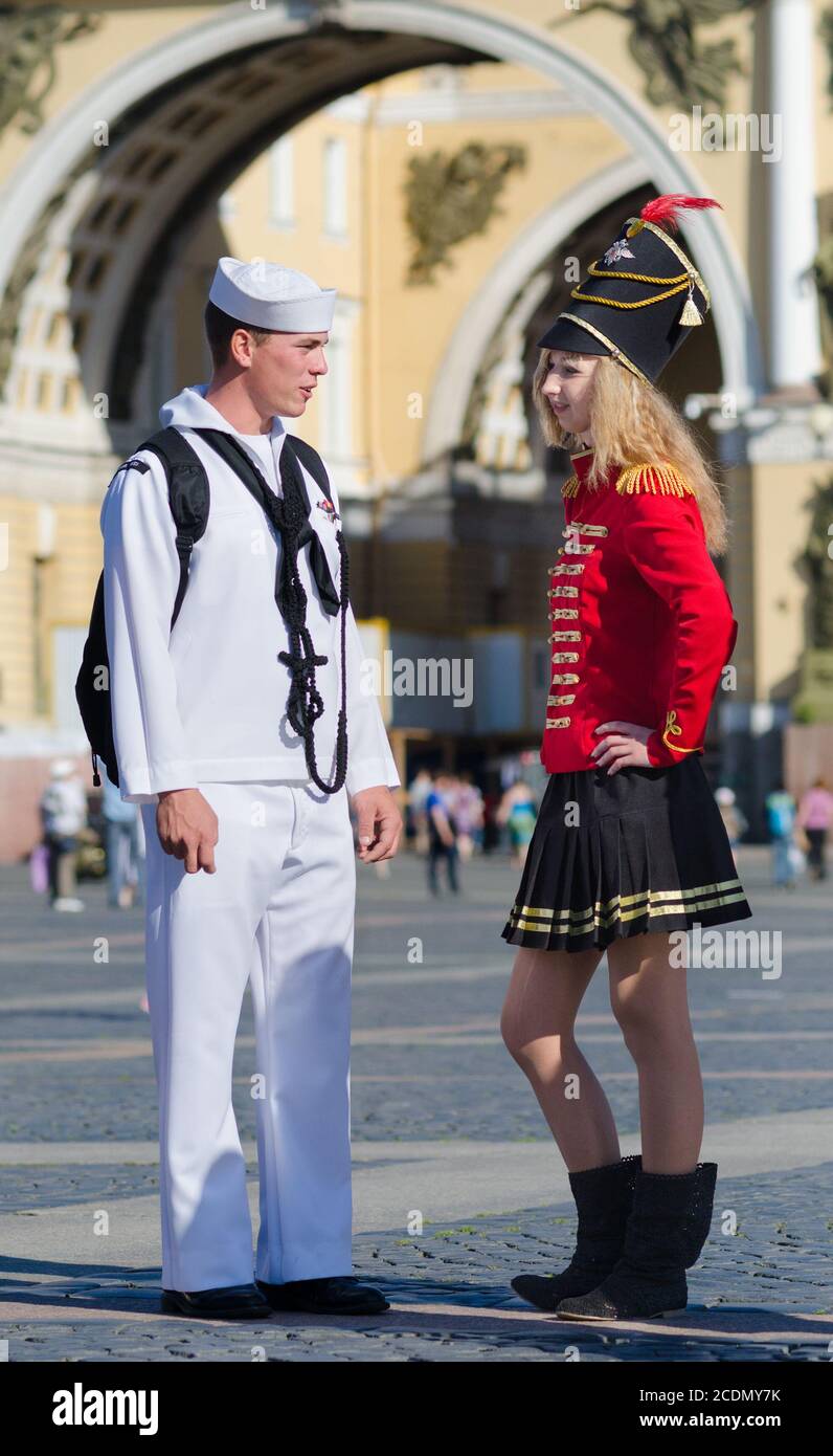IL marinaio DEGLI STATI UNITI incontra la donna russa Foto Stock