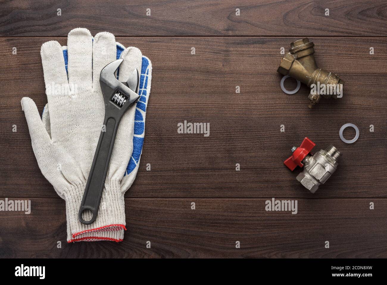 guanti e tubi regolabili per chiavi Foto Stock