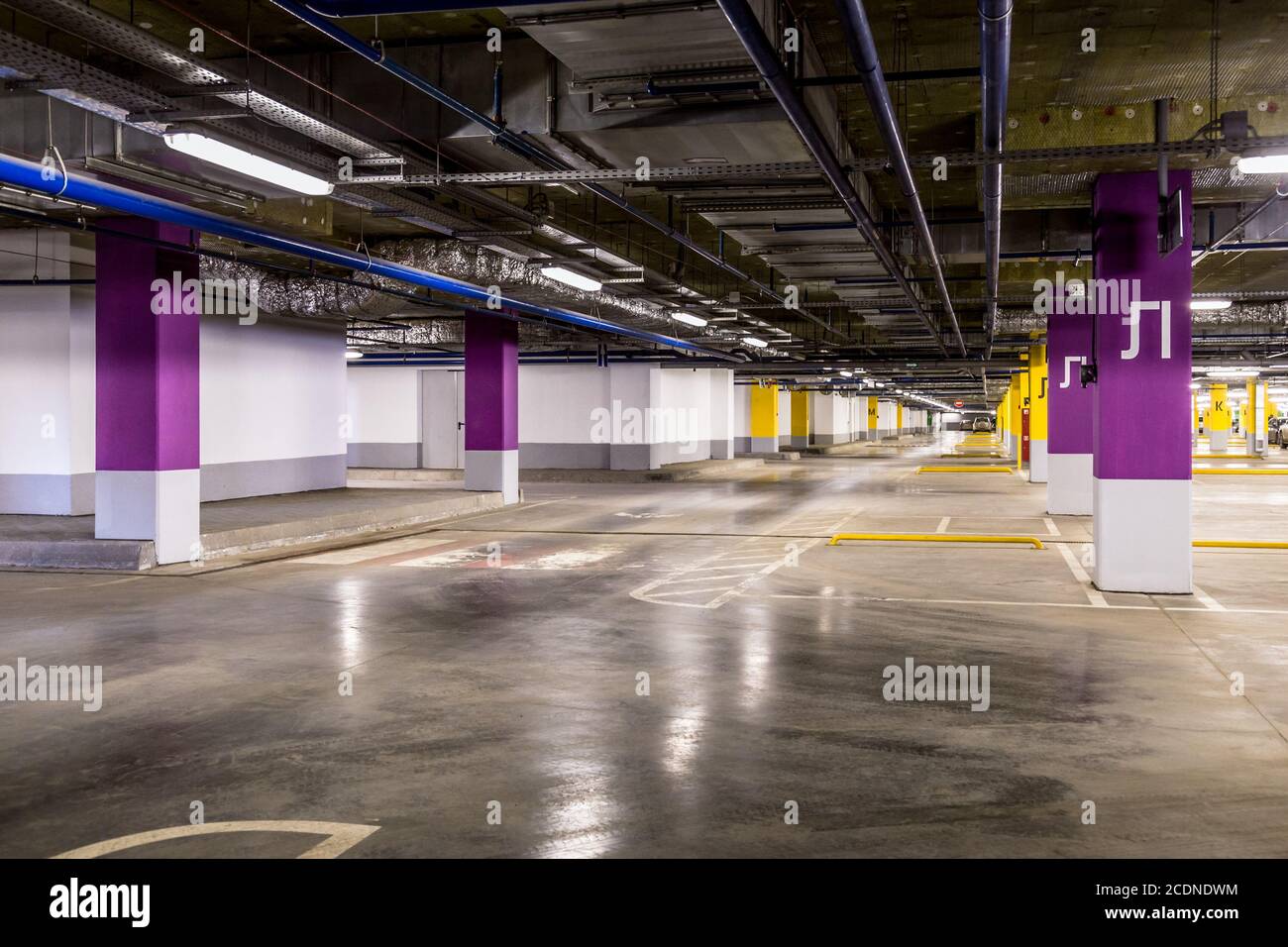 Vuoto parcheggio garage Foto Stock