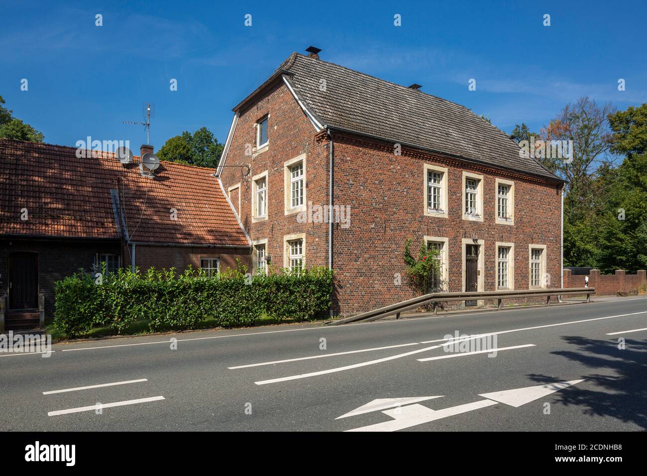 D-Dorsten, D-Dorsten-Deuten, Lippe, zona Ruhr, Hohe Mark Westmuensterland Nature Park, Muensterland, Westfalia, Nord Reno-Westfalia, NRW, Wienbecker Muehlenhof presso l'autostrada federale B58, ex sede del mulino ad acqua Wienbeck Foto Stock