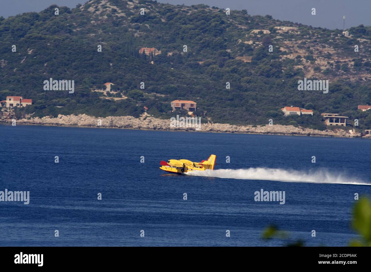 Aereo antincendio, aereo bombardiere vicino a Zaton, Croazia Foto Stock