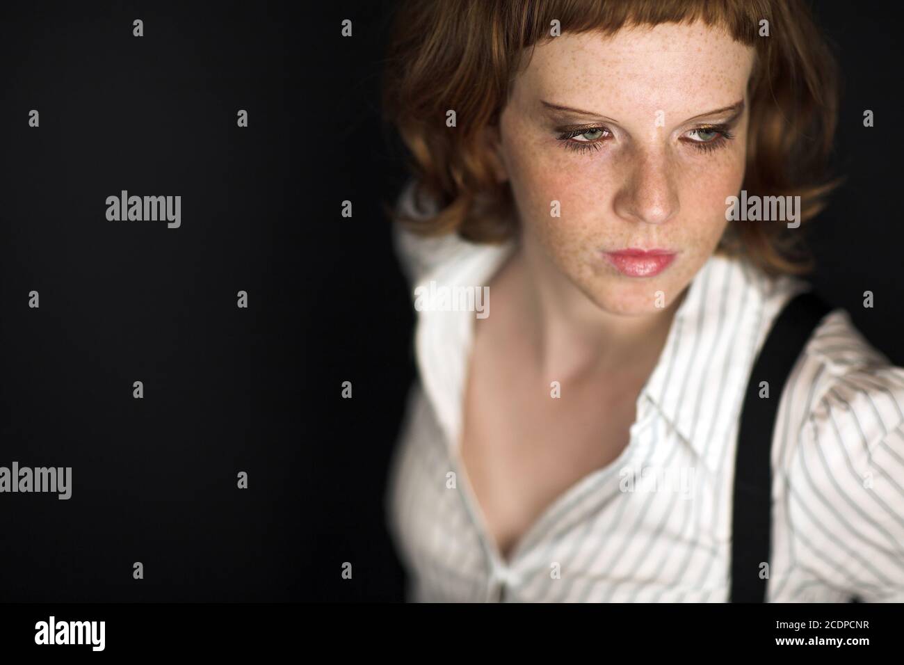 Ritratto emozionale Donna in stile anni venti, anni 20, 30 Foto Stock