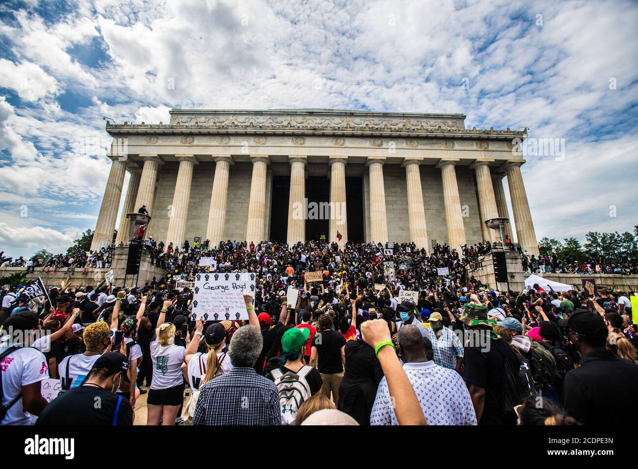 Washington, DC, Stati Uniti. 28 Agosto 2020. James Blake Sr, il padre di Jacob Blake parla fuori dal Lincoln Memorial come parte del 'impegno marzo, Get Your Knee off our necks' nel 57 ° anniversario del discorso di Martin Luther King 'ho UN sogno' durante la marcia su Washington il 28 agosto 2020 a Washington, DC Credit: Chris Tuite/Image Space/Media Punch/Alamy Live News Foto Stock