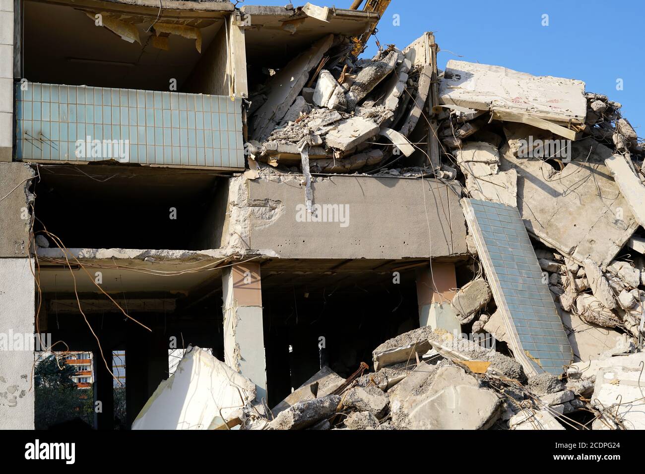 Demolizione dell'edificio residenziale blauer Bock nella città di Magdeburgo. Foto Stock