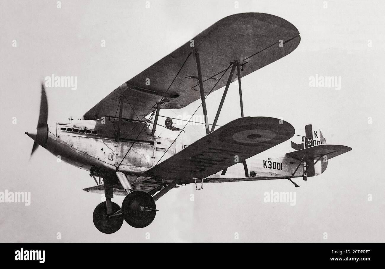 L'Hawker Hind, un bombardiere leggero britannico degli anni interbellici prodotto da Hawker Aircraft per la Royal Air Force e sviluppato dal bombardiere Hawker Hart, introdotto nel 1931. L'Hind è entrato in servizio nel novembre 1935 e ha infine equipaggiato 20 squadroni bombardieri RAF. Dopo lo scoppio della seconda guerra mondiale, la Hind trovò uso come velivolo da addestramento, rappresentando il prossimo passo in avanti dall'allenamento di base su Tiger Moths. Foto Stock