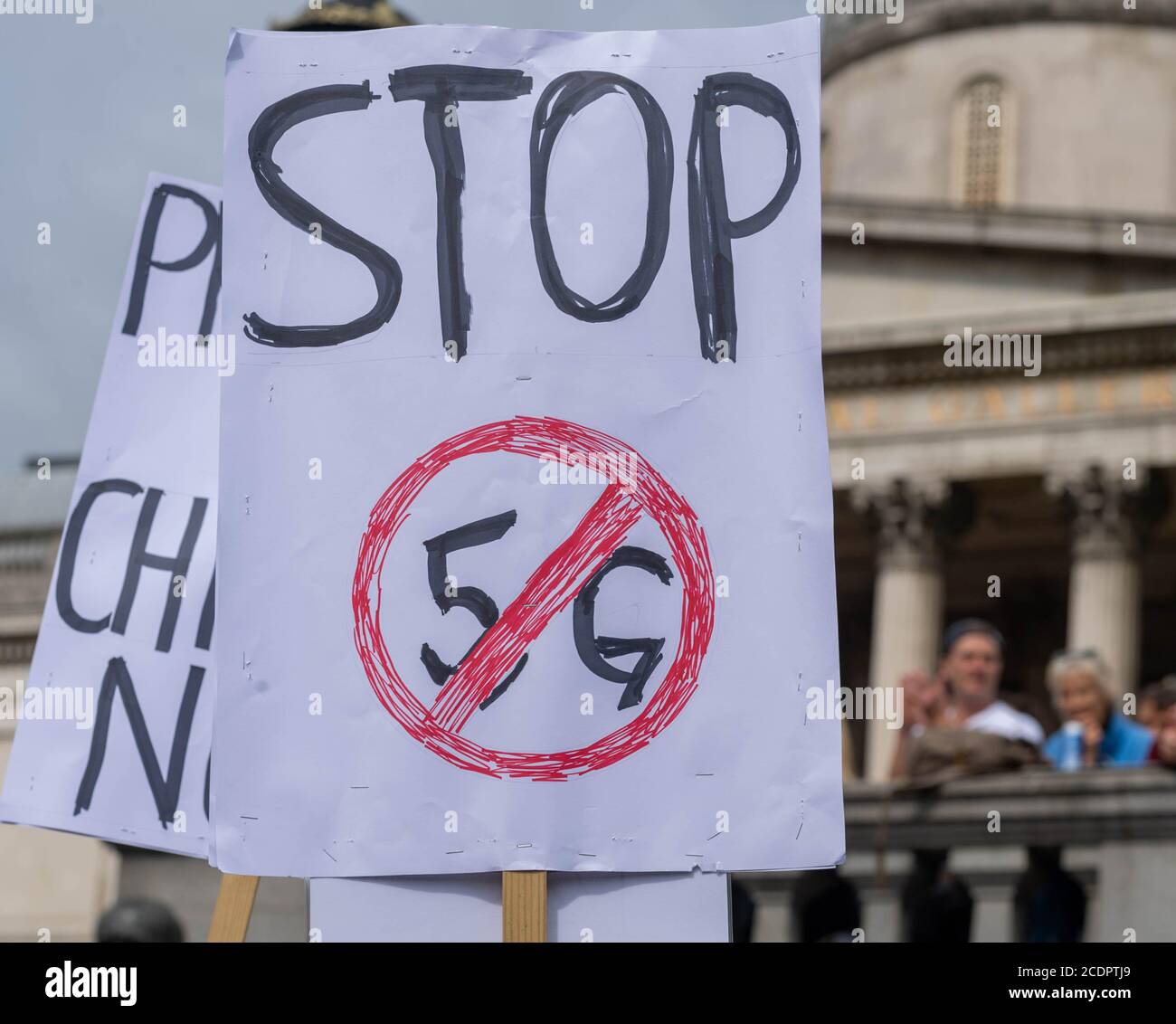 Londra, Regno Unito. 29 Agosto 2020. No ai vaccini, fine del blocco, no a 5G protesta Trafalgar Square Londra, Credit: Ian Davidson/Alamy Live News Foto Stock