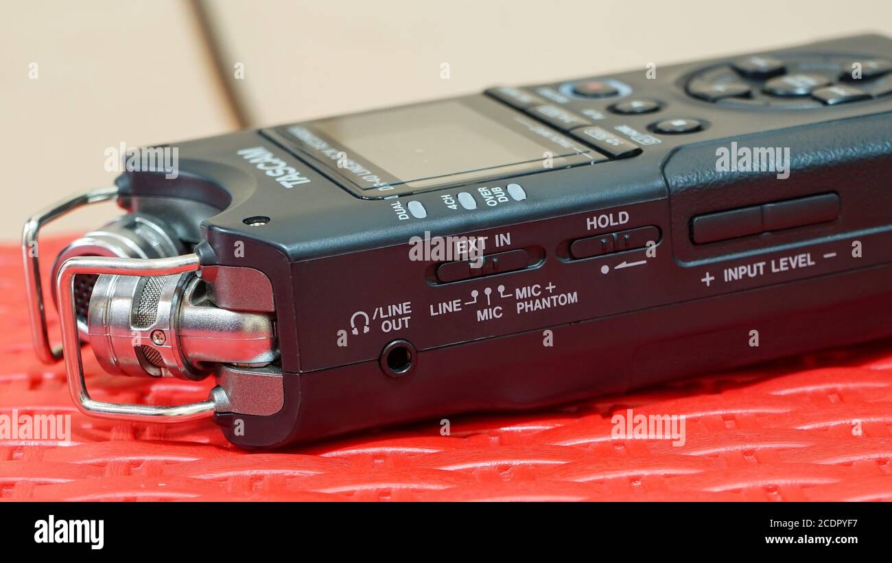 Primo piano del registratore audio portatile Foto Stock