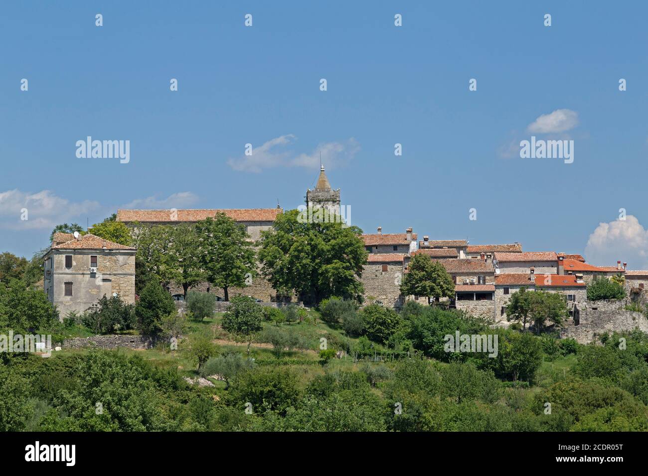 Vista della città, Hum, Istria, Croazia Foto Stock
