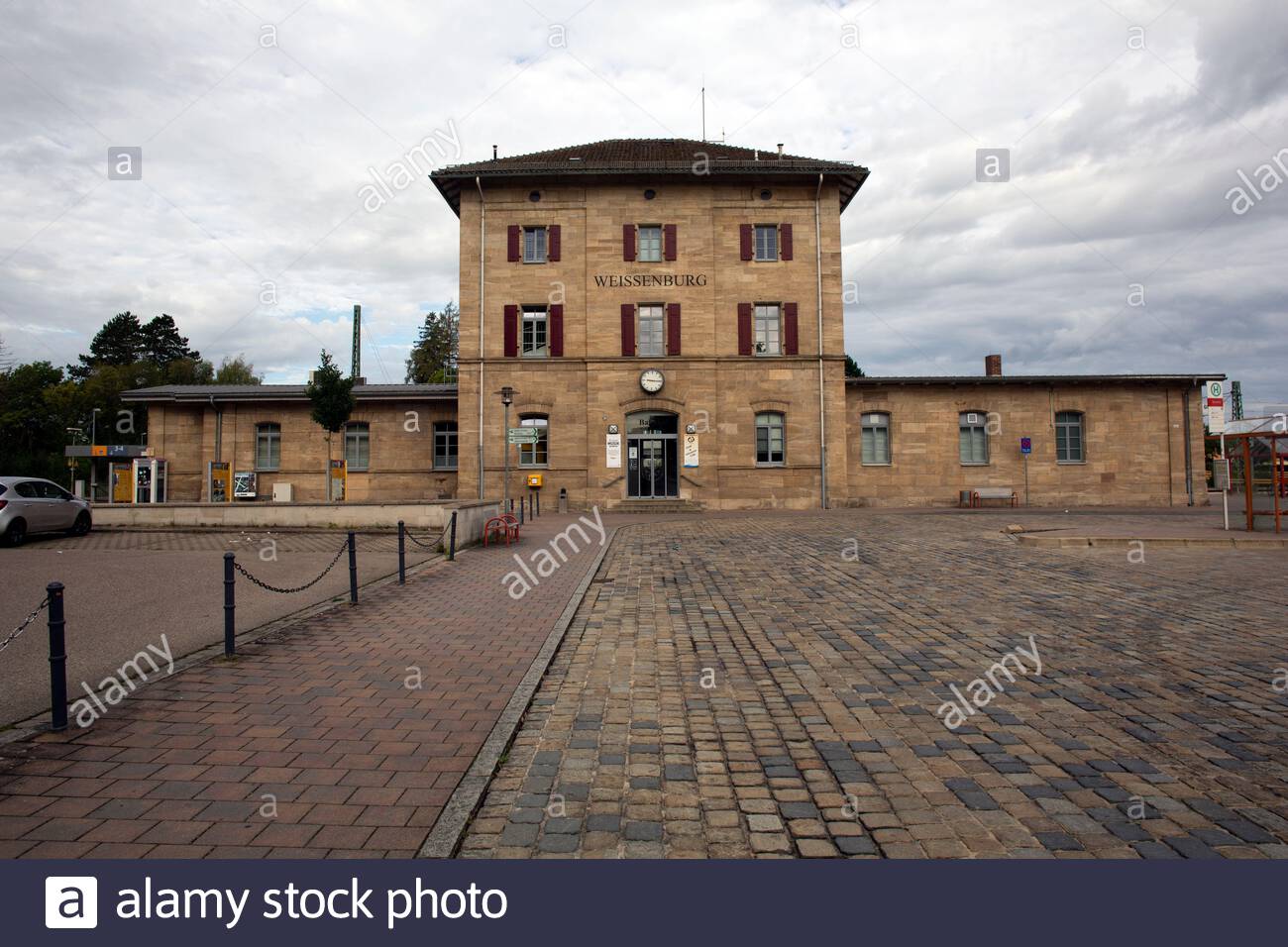 Una foto di una stazione ferroviaria scattata a Weissenburg, in Baviera Foto Stock