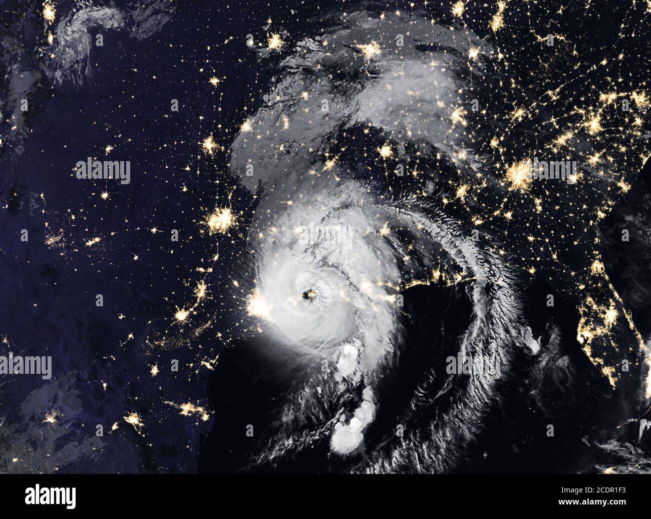 USA - 27 agosto 2020 - dopo aver fatto le frane vicino Cameron, Louisiana, come una tempesta di categoria 4, l'uragano Laura ha continuato a muoversi verso nord sopra ovest Foto Stock