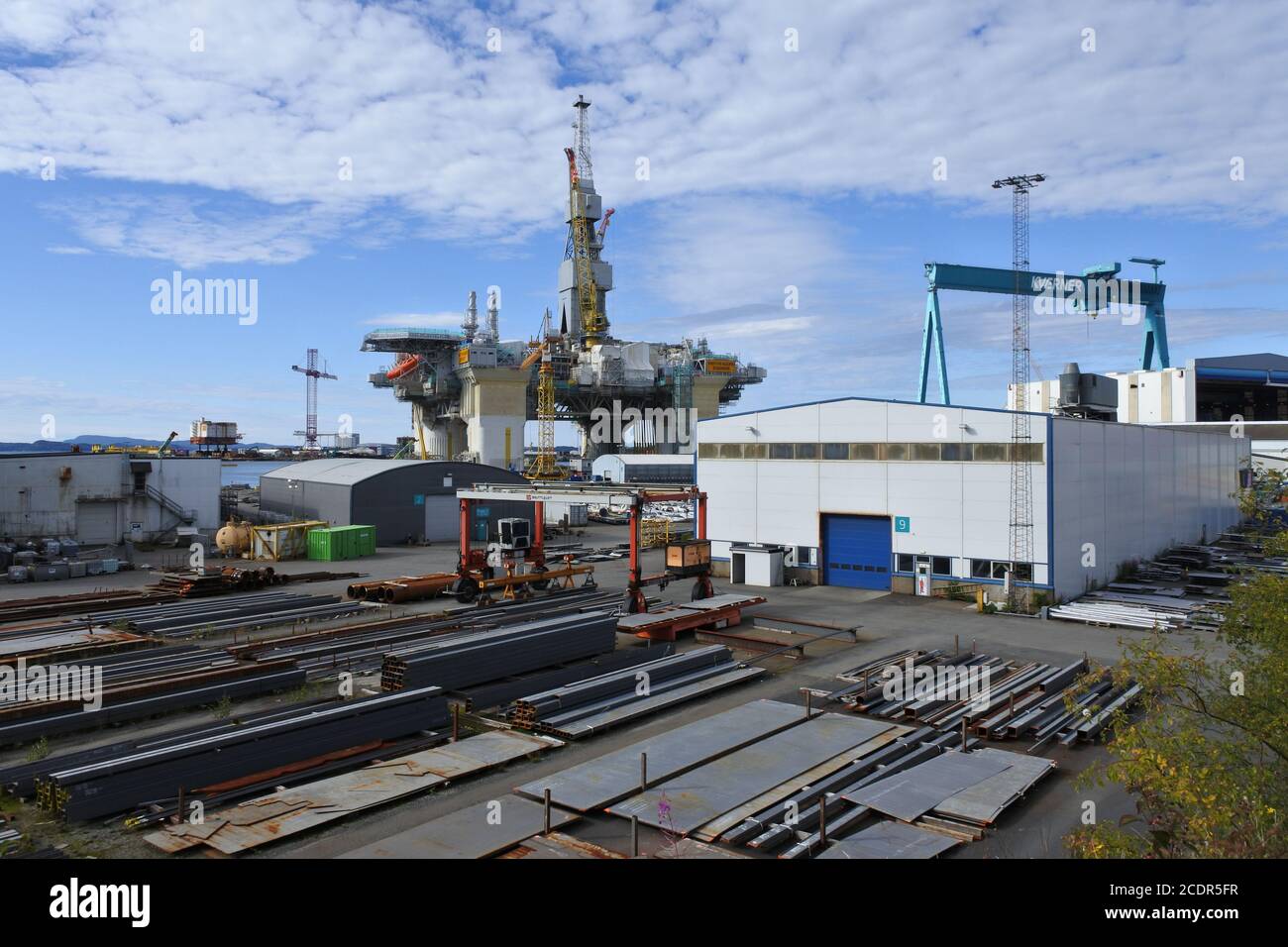 Equinor / Statoil platform Njord Block 6407/10 in Kvaerner Stord Leirvik yard, Norvegia / Norge / Noreg Foto Stock