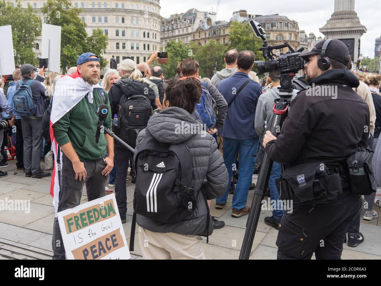 Unitevi per la libertà, i vaccini e le maschere protestano contro le misure del covid-19 in Trafalgar Square. Londra - 29 agosto 2020 Foto Stock