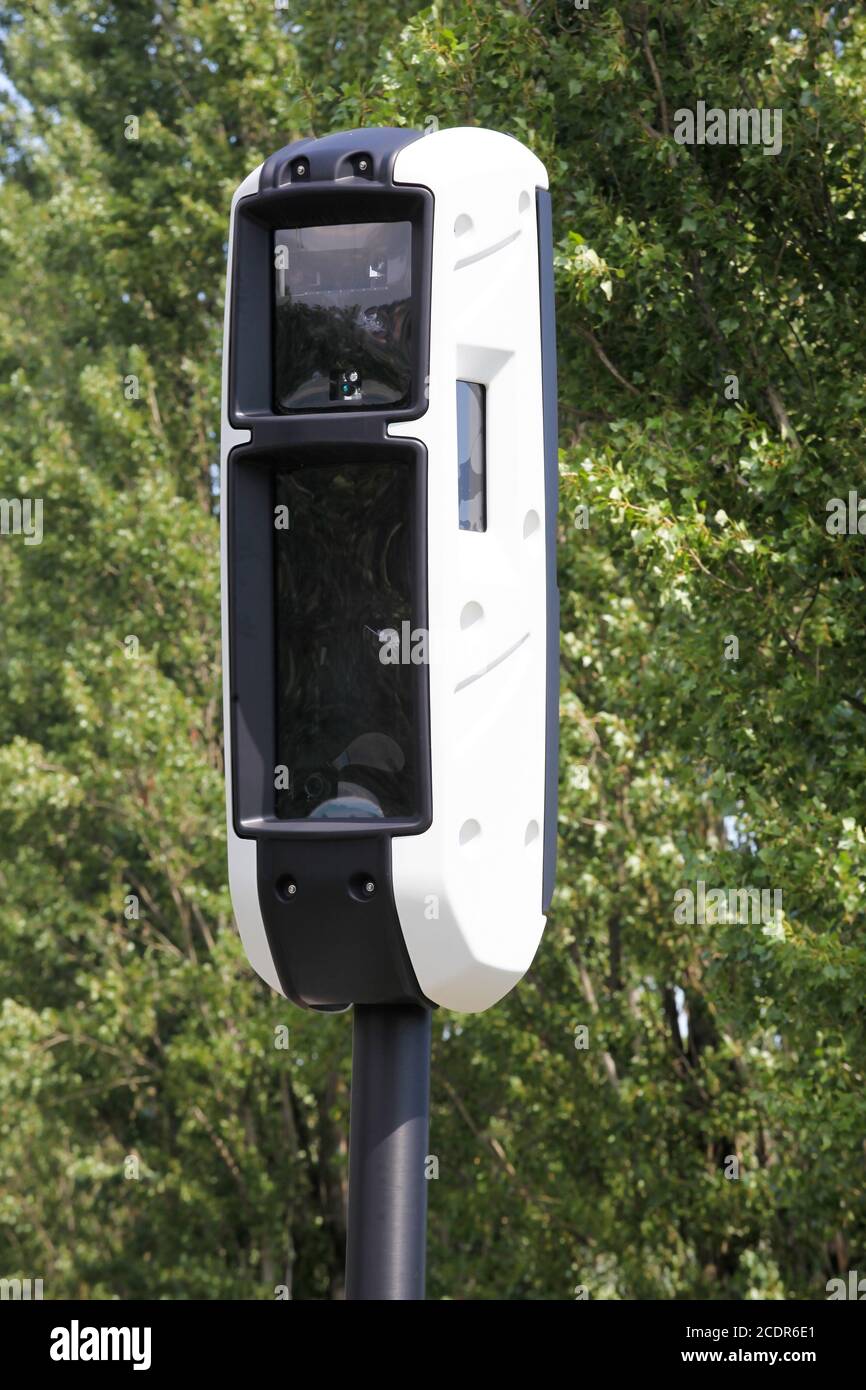 Nuovo multi-Violazione del radar del controllo su una strada in Francia Foto Stock