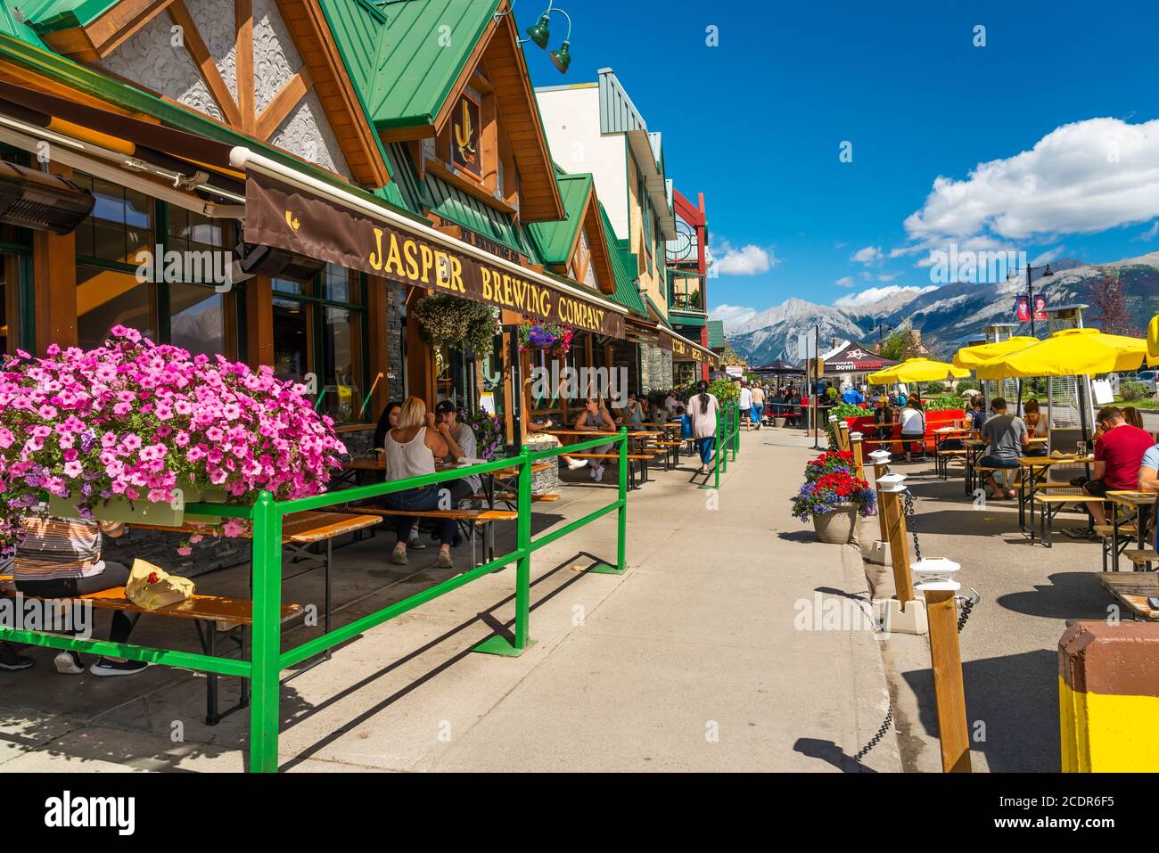 Negozi nella cittadina di Jasper, Jasper National Park, Alberta, Canada. Foto Stock