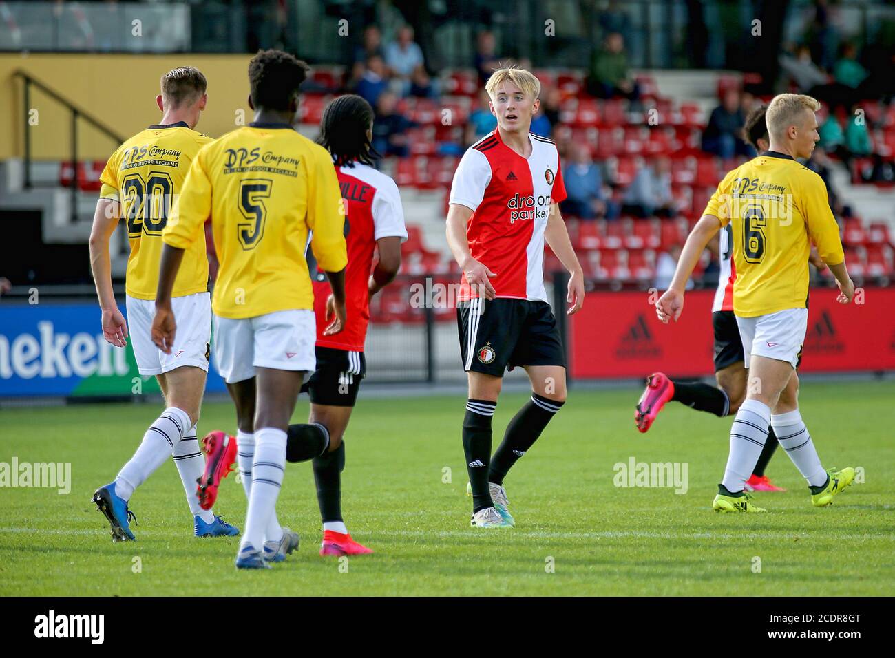 Rotterdam, Paesi Bassi. 29 Agosto 2020. ROTTERDAM - 29-08-2020, Calcio, sportcomplex Varkenoord, Dutch Divisie 1-A, stagione 2020-2021, Feyenoord O21 giocatore Mikael Johnsen (4L) celebrare il suo obiettivo (2-3) durante Feyenoord O21 - NAC O21 Credit: Pro Shots/Alamy Live News Foto Stock