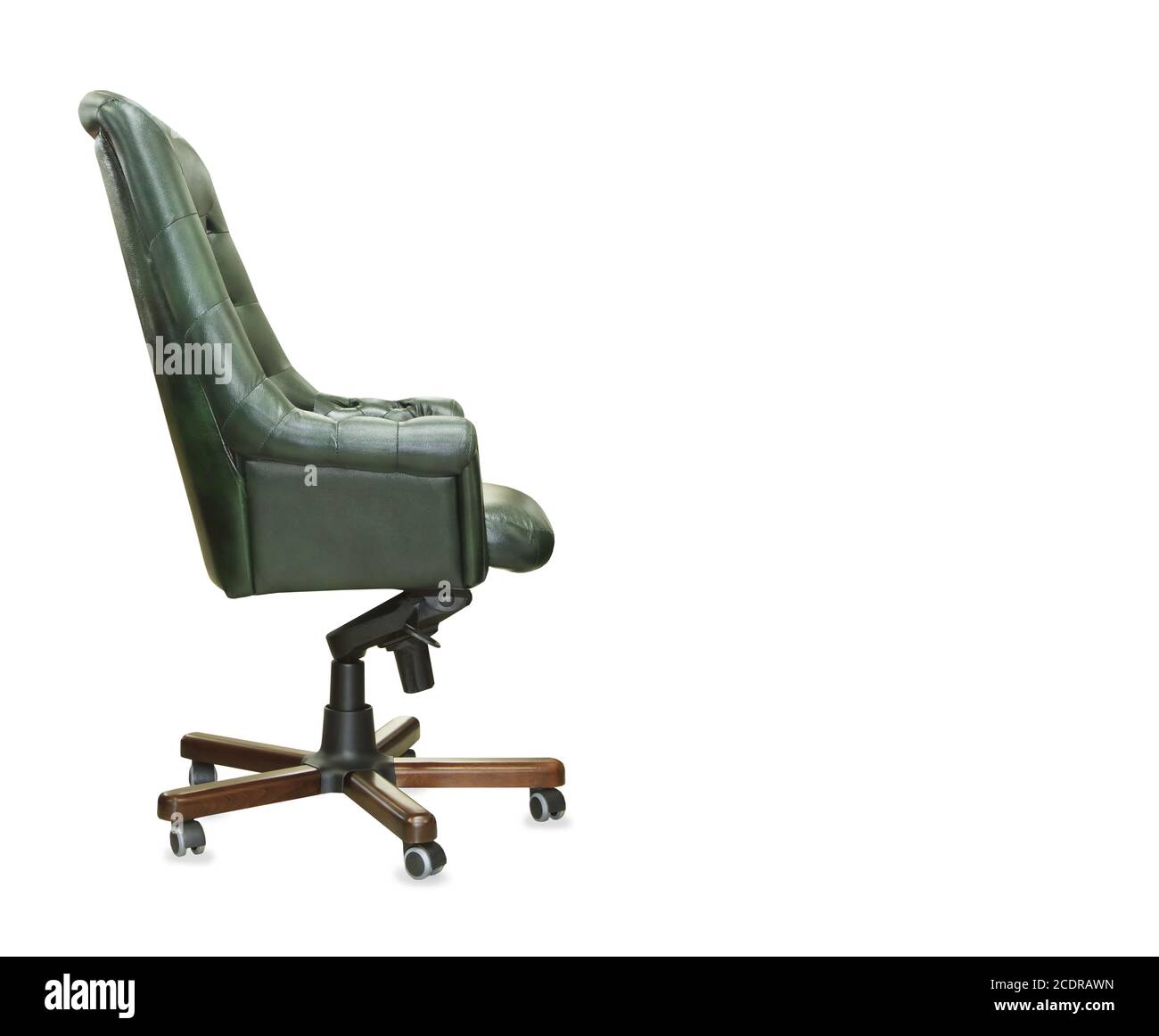 La vista di profilo del presidente sedia per ufficio dalla pelle verde. Isolato Foto Stock