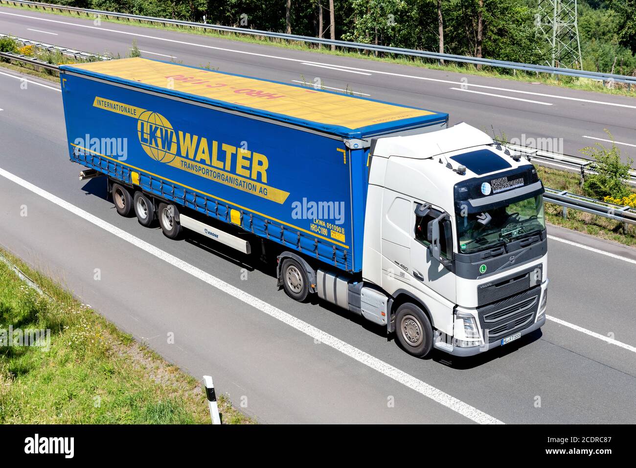 Frate Transporte Volvo FH Truck con LKW Walter rimorchio in autostrada. Foto Stock