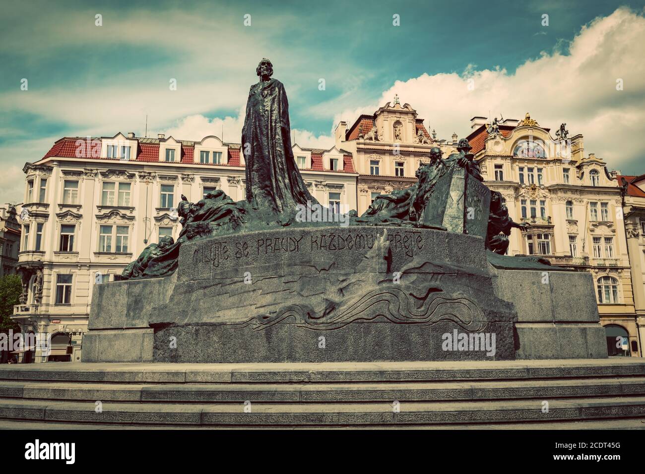 Jan Hus Memorial sulla piazza della città vecchia di Praga, Repubblica Ceca Foto Stock