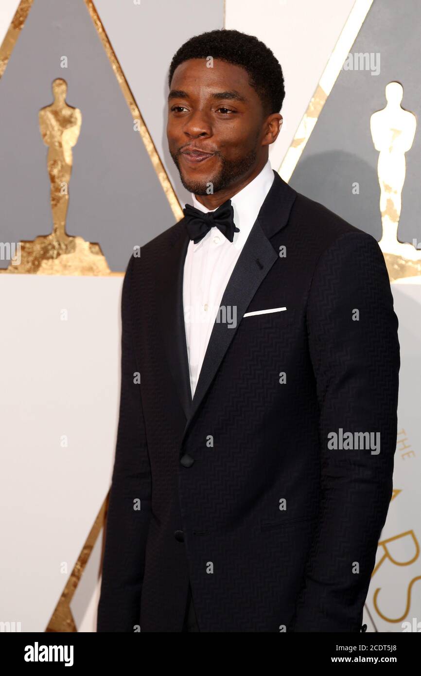 LOS ANGELES - FEBBRAIO 28: Chadwick Boseman all'ottantottantottesimo premio annuale dell'Accademia - Arrivi al Dolby Theatre il 28 Febbraio 2016 a Los Angeles, CA Foto Stock