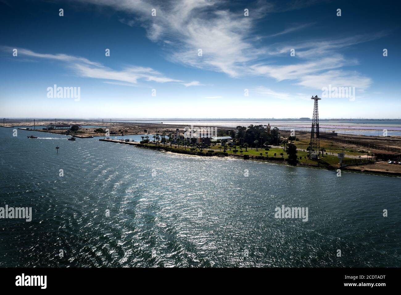 Vista sull'ingresso del canale di Suez dal Mar Mediterraneo a Port Said e Port Fouad Foto Stock